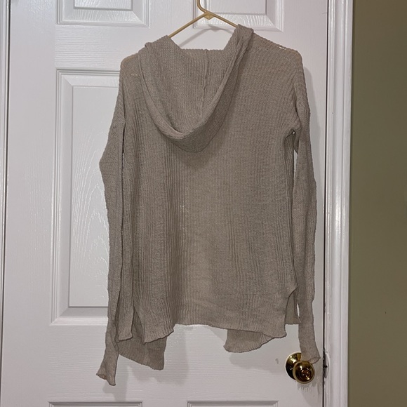 Hollister xs/s knit cardigan - Picture 2 of 4